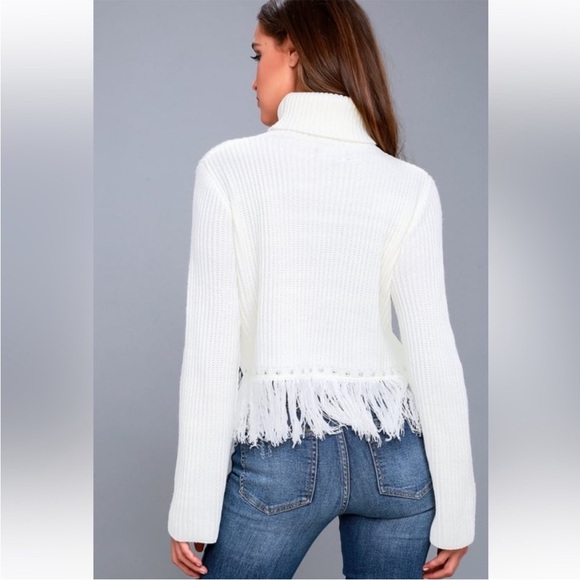 Elegant White Fringe Turtleneck Sweater - Picture 4 of 9
